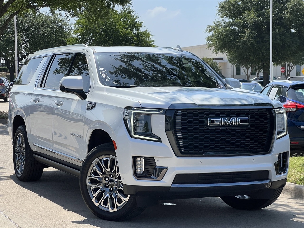 Used 2023 GMC Yukon XL Denali Ultimate with VIN 1GKS2KKL1PR318709 for sale in Frisco, TX