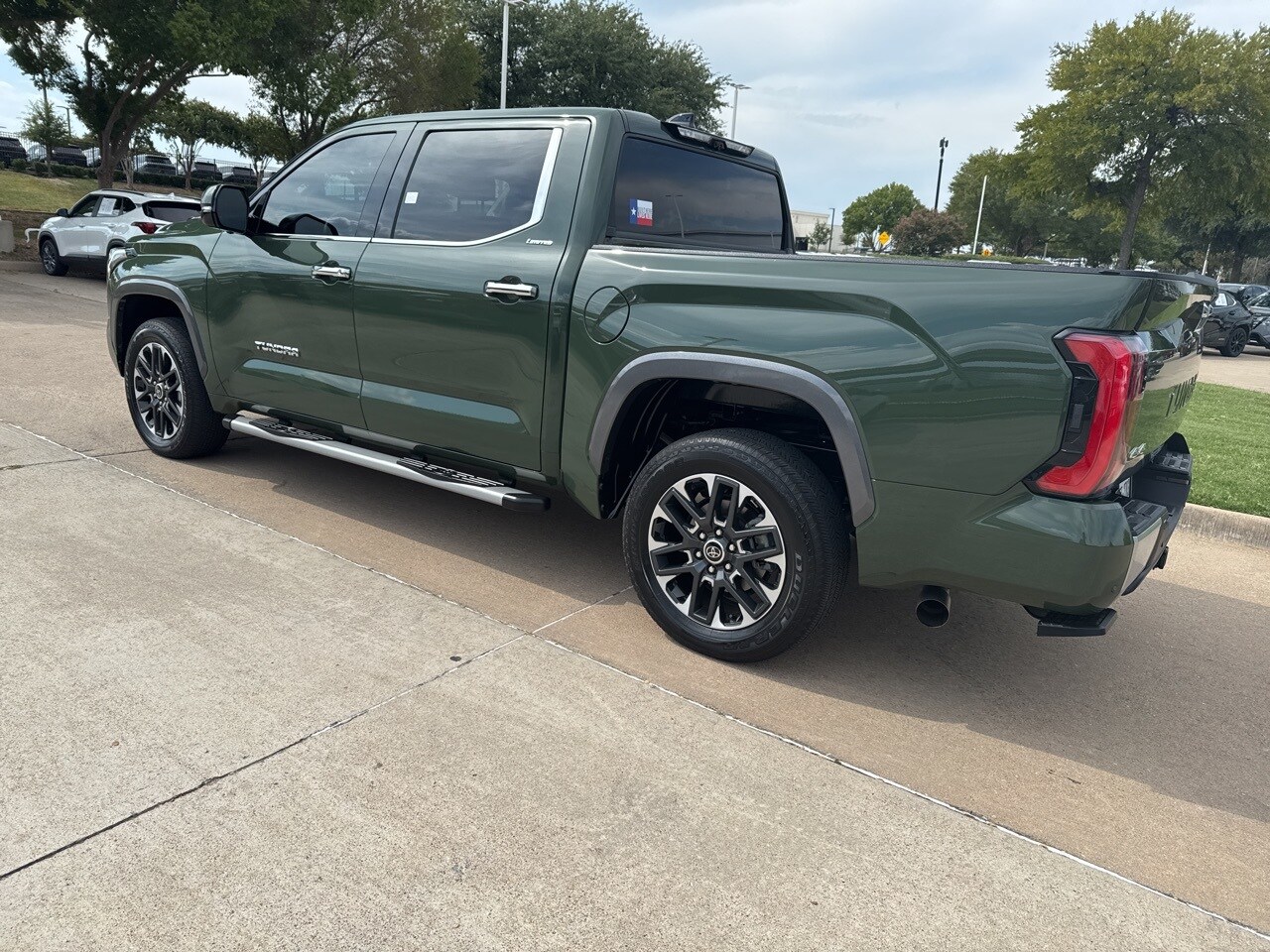2023 Toyota Tundra Limited photo 4