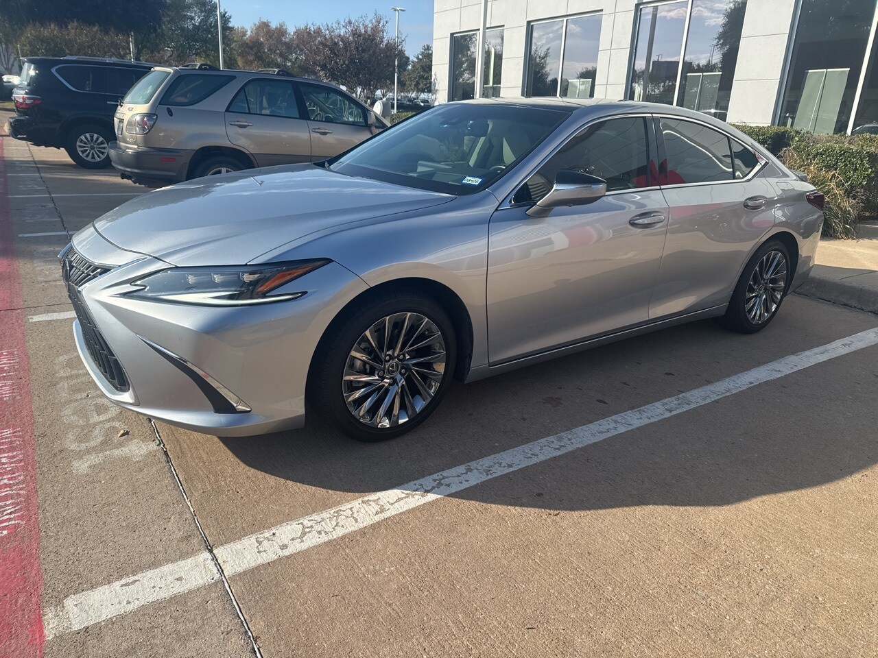 2025 Lexus ES 350 Ultra Luxury photo 2