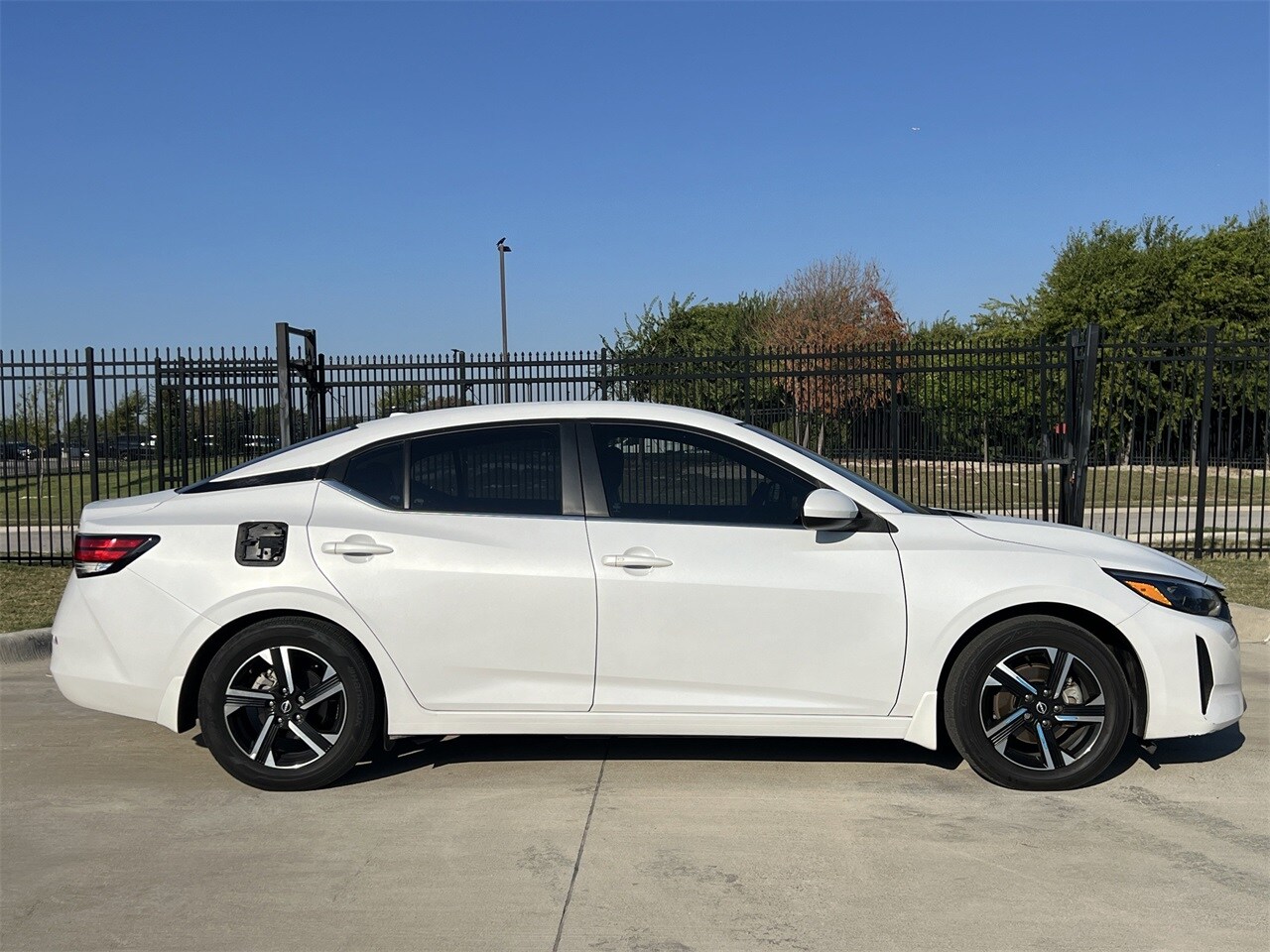 2024 Nissan Sentra SV photo 3