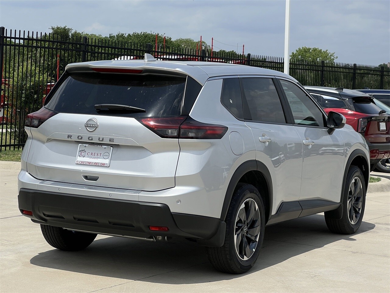 2025 Nissan Rogue SV photo 4