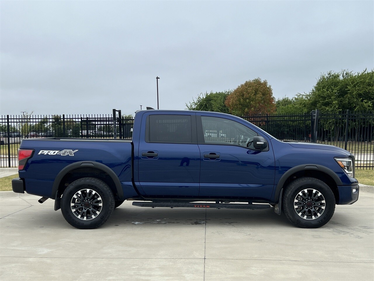 2024 Nissan Titan PRO-4X photo 3
