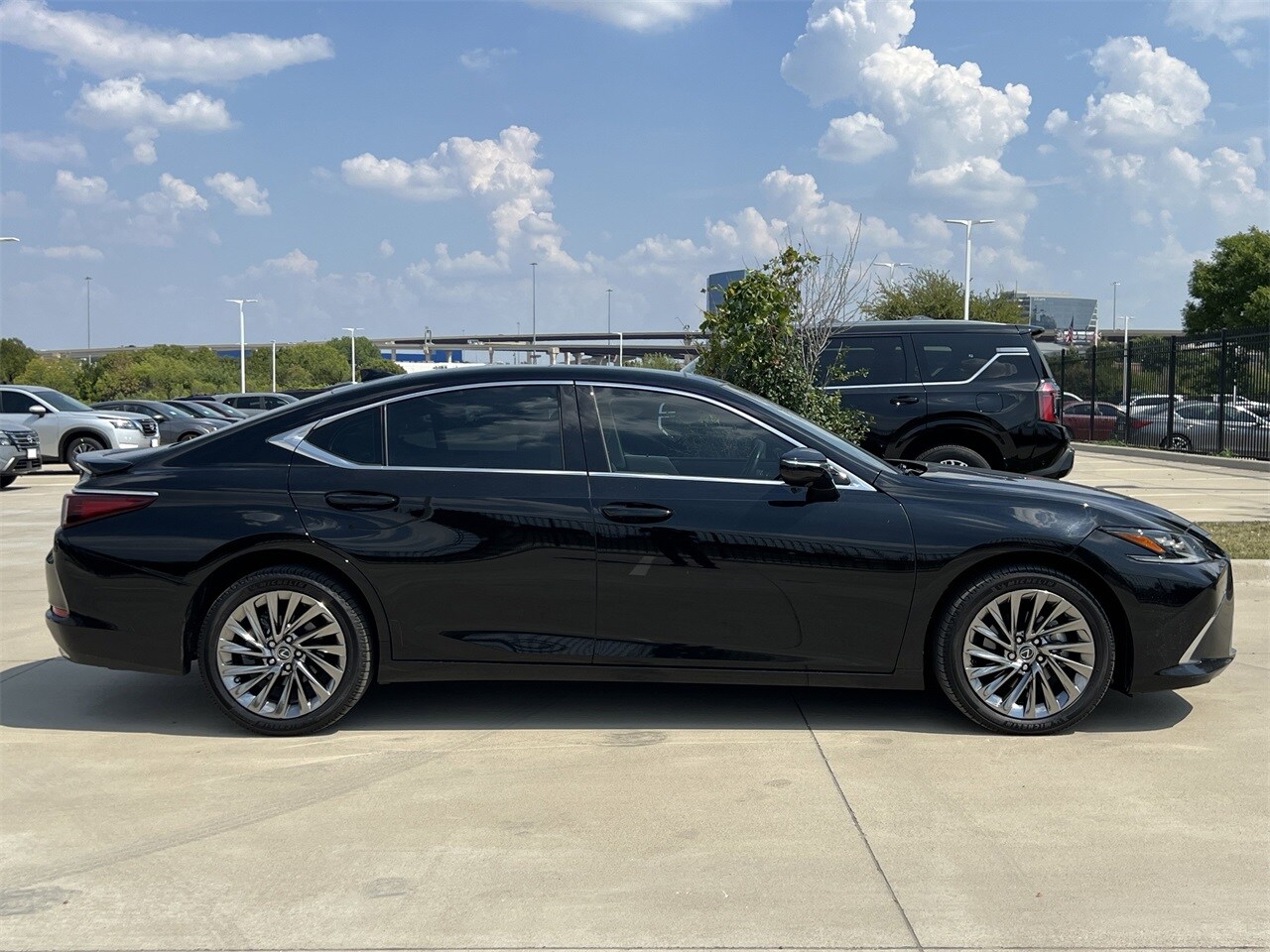 2024 Lexus ES 350 Ultra Luxury photo 3
