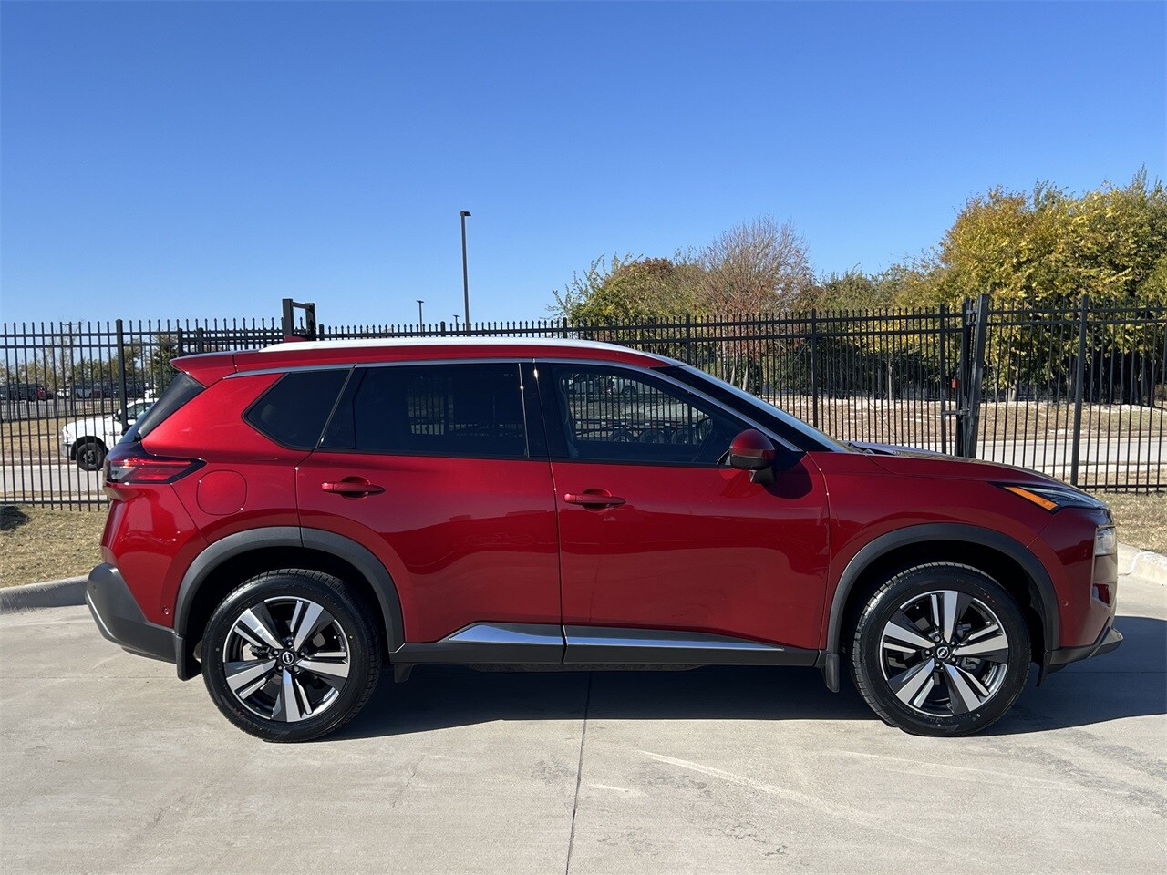 2022 Nissan Rogue SL photo 3