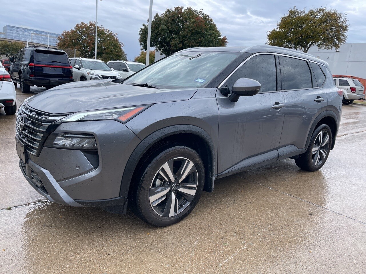 2025 Nissan Rogue SL photo 2