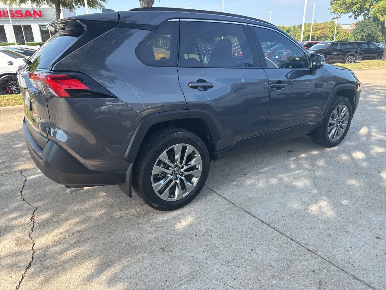 2023 Toyota RAV4 XLE Premium photo 3