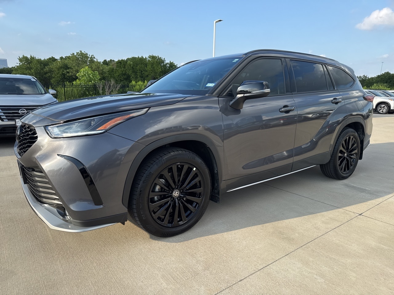 Used 2024 Toyota Highlander XSE with VIN 5TDKDRAH1RS533619 for sale in Frisco, TX