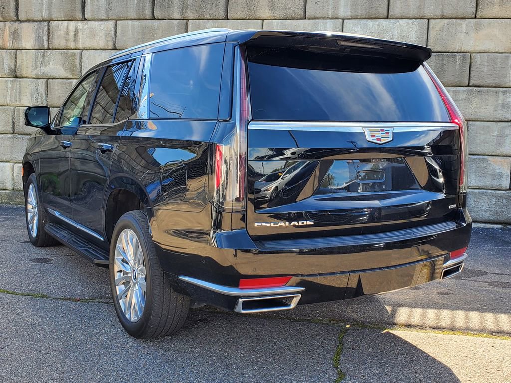 2024 Cadillac Escalade Premium Luxury photo 3