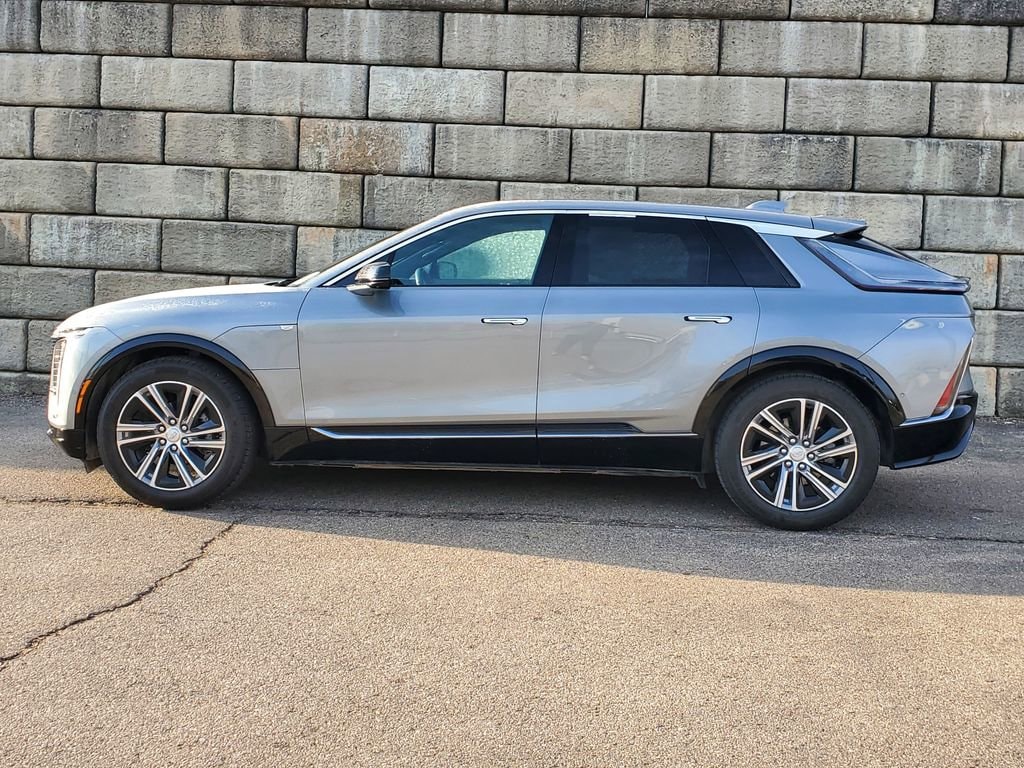 Used 2024 Cadillac LYRIQ Luxury 1 with VIN 1GYKPPRL7RZ107141 for sale in Rochester, MI