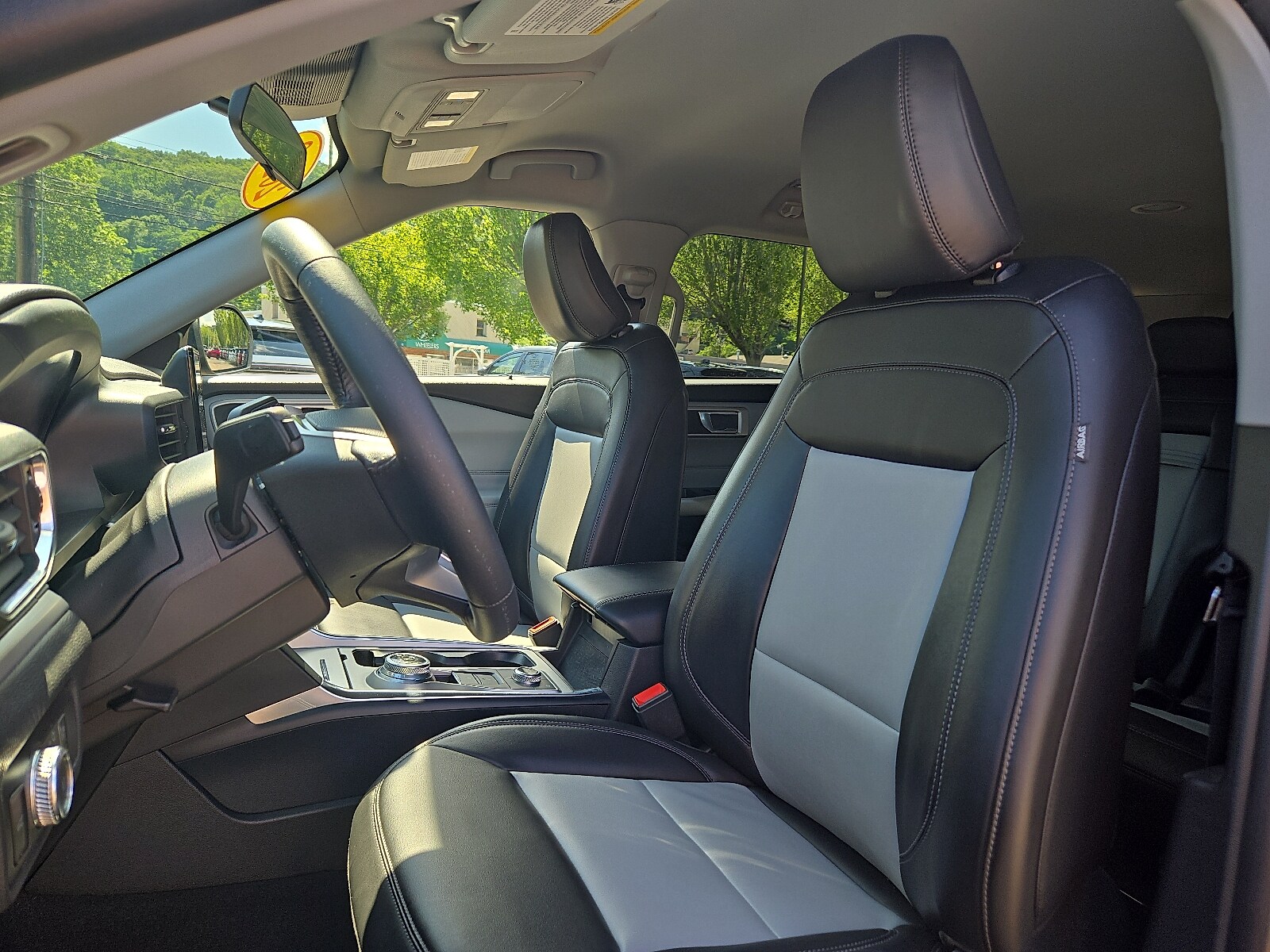 2022 Ford Explorer XLT - Photo 14