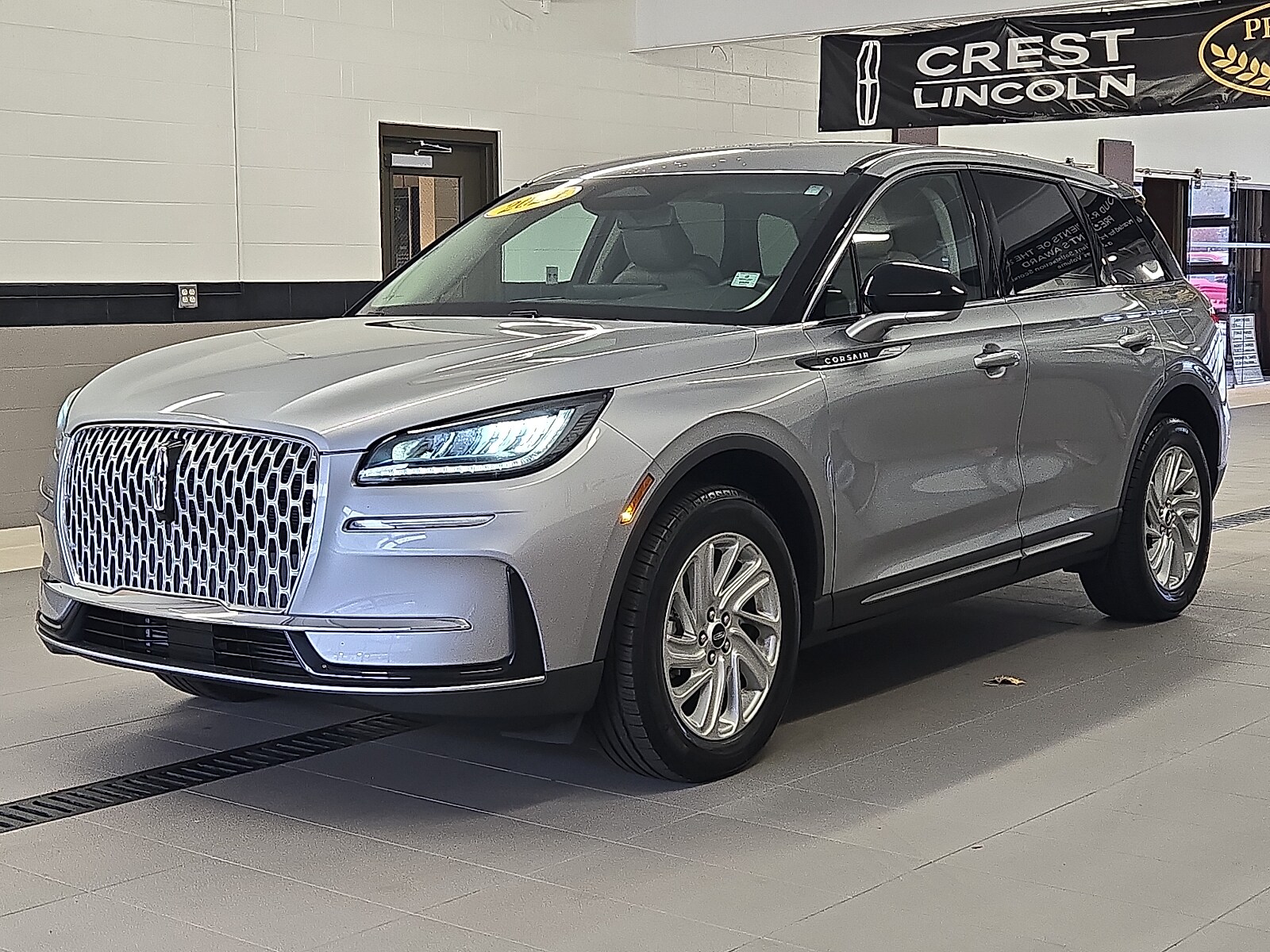 2023 Lincoln Corsair Standard photo 3