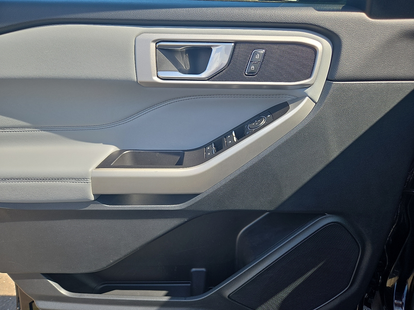 2022 Ford Explorer XLT - Photo 13