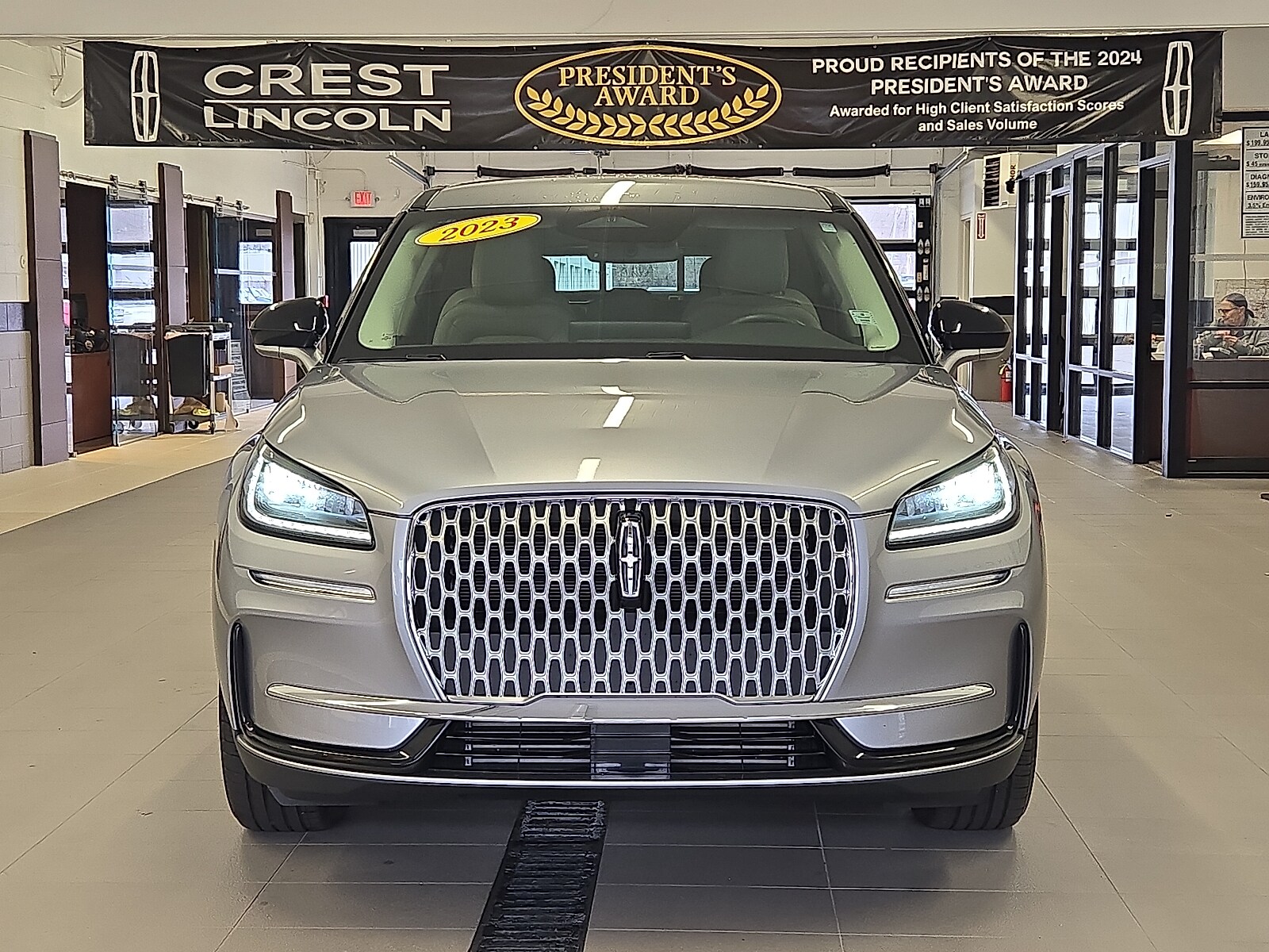 2023 Lincoln Corsair Standard photo 2