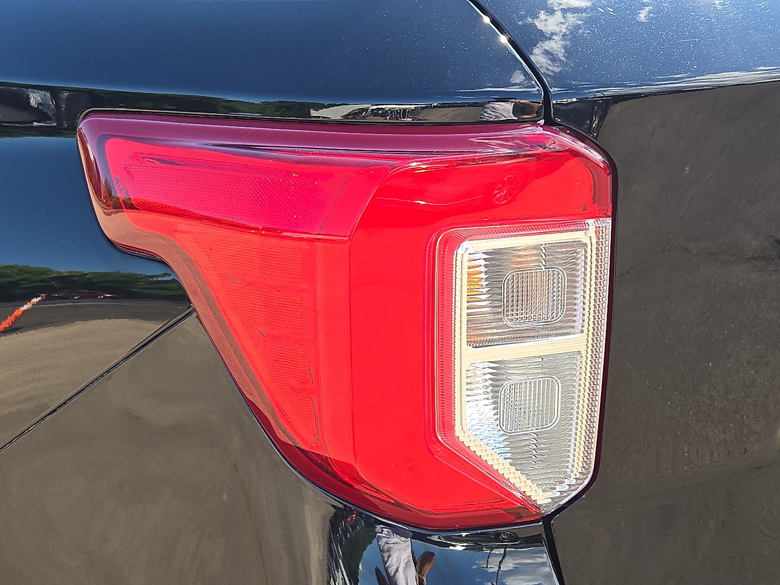 2022 Ford Explorer XLT - Photo 10