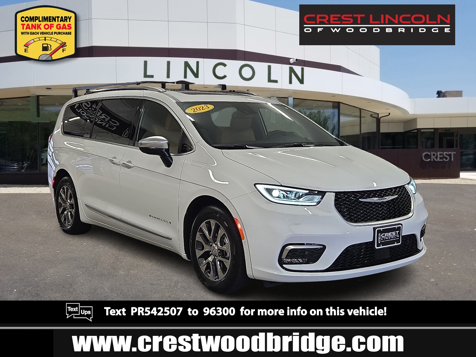 2023 Chrysler Pacifica Hybrid Pinnacle's photo