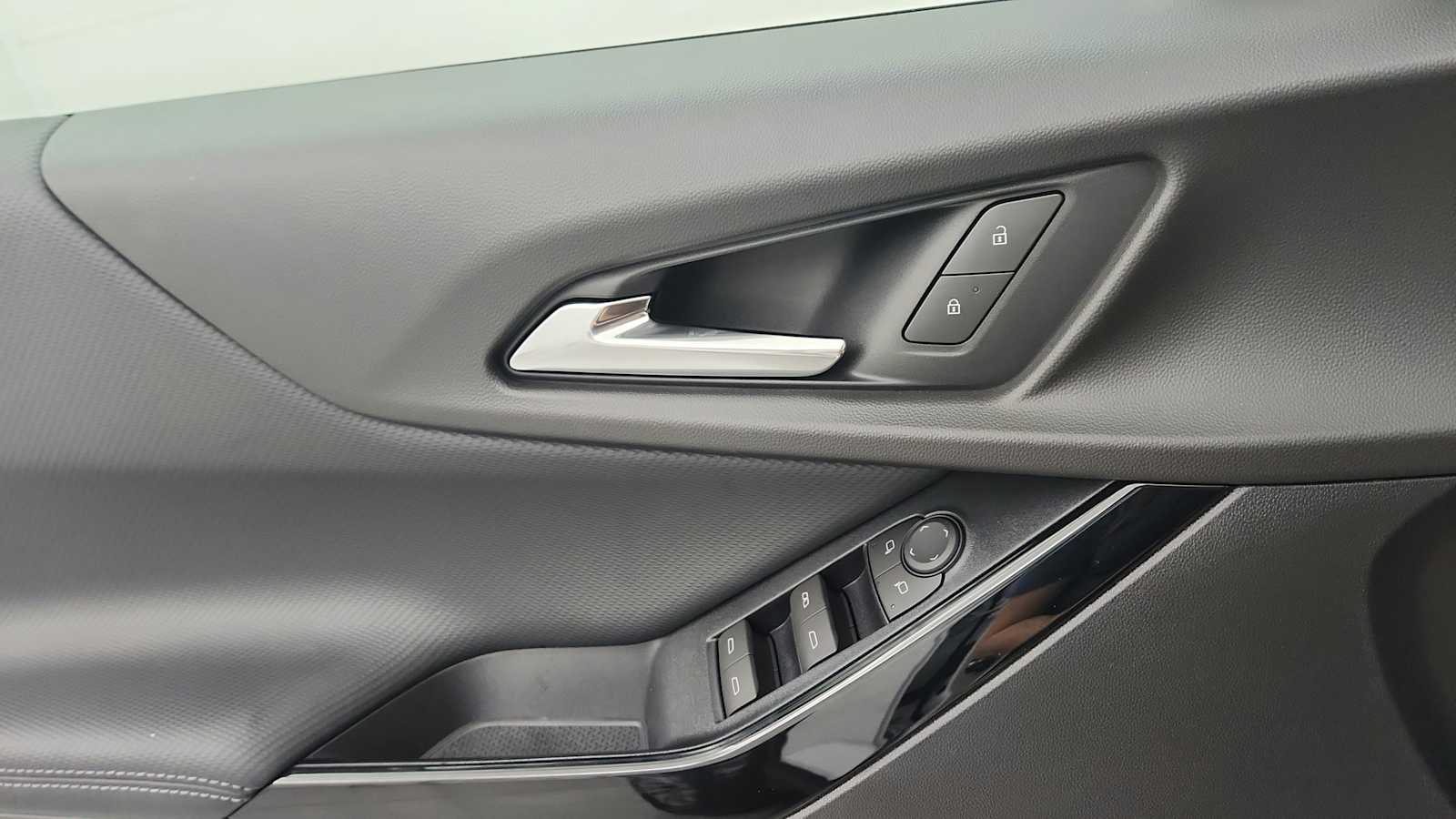 2027 Chevrolet Equinox LT - Photo 19