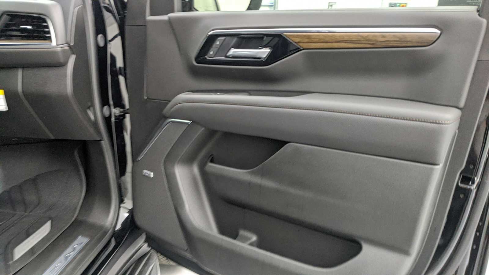 2026 Chevrolet Suburban High Country - Photo 29