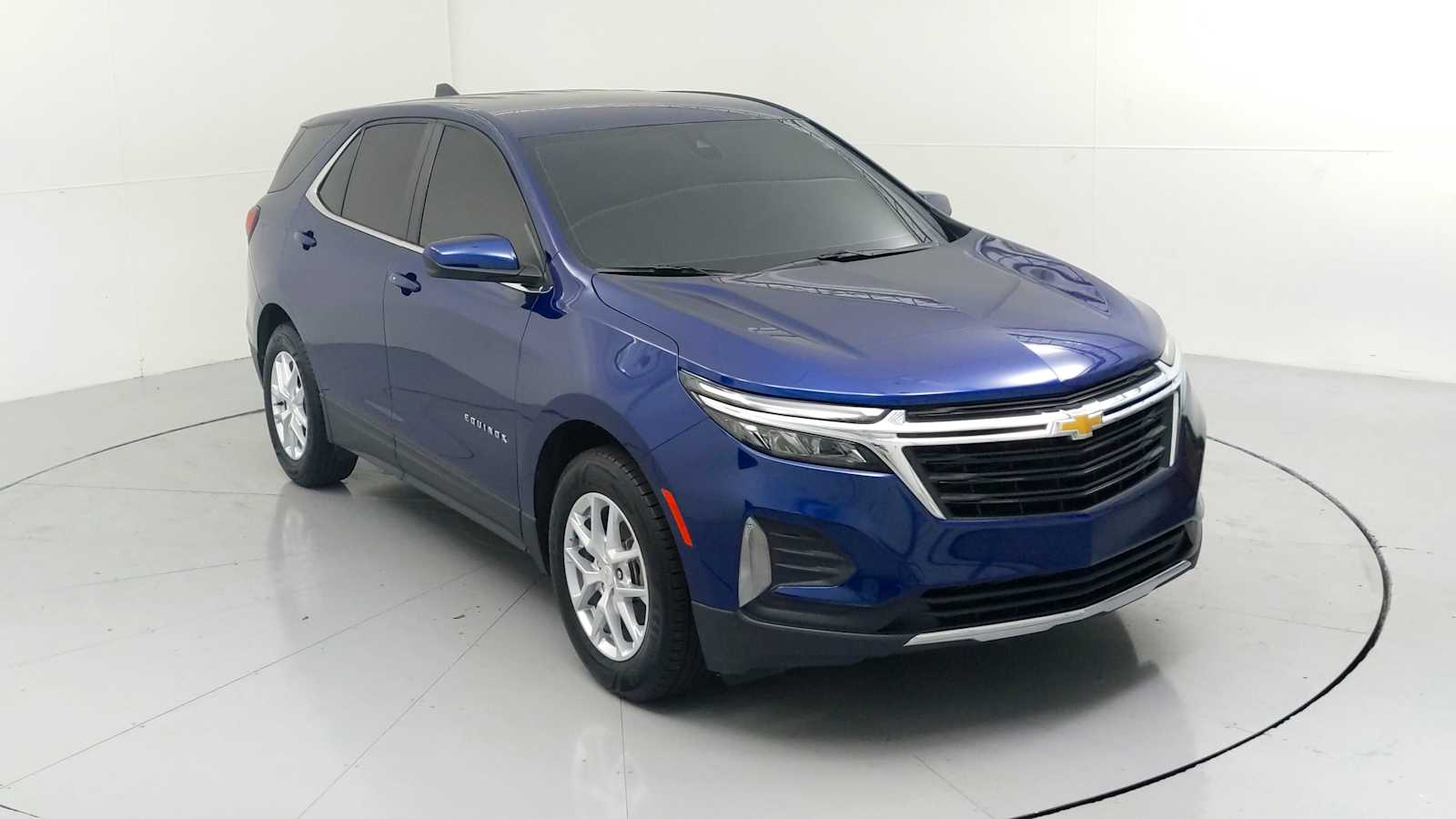 2023 Chevrolet Equinox LT photo 2