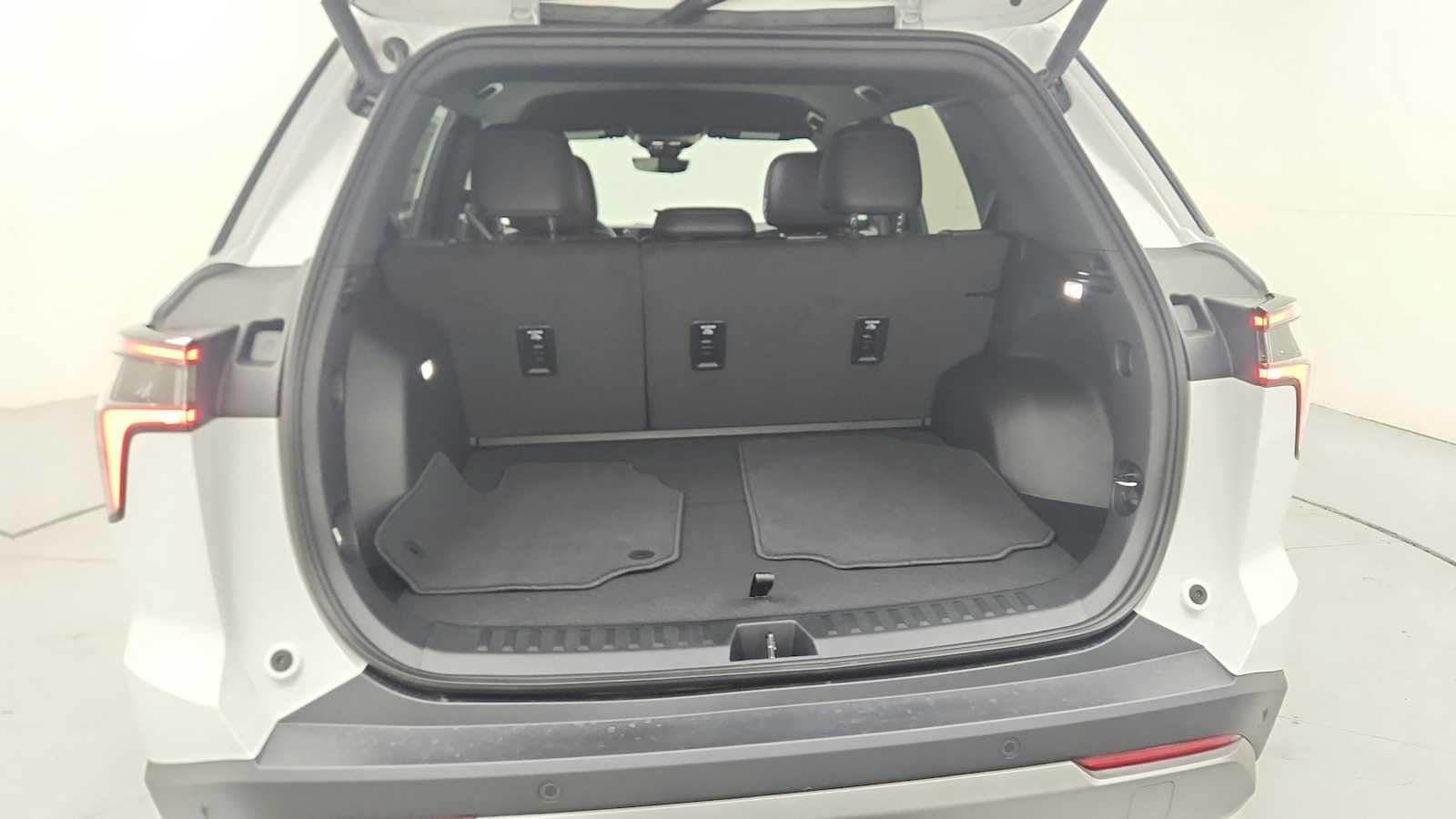 2027 Chevrolet Equinox LT - Photo 24