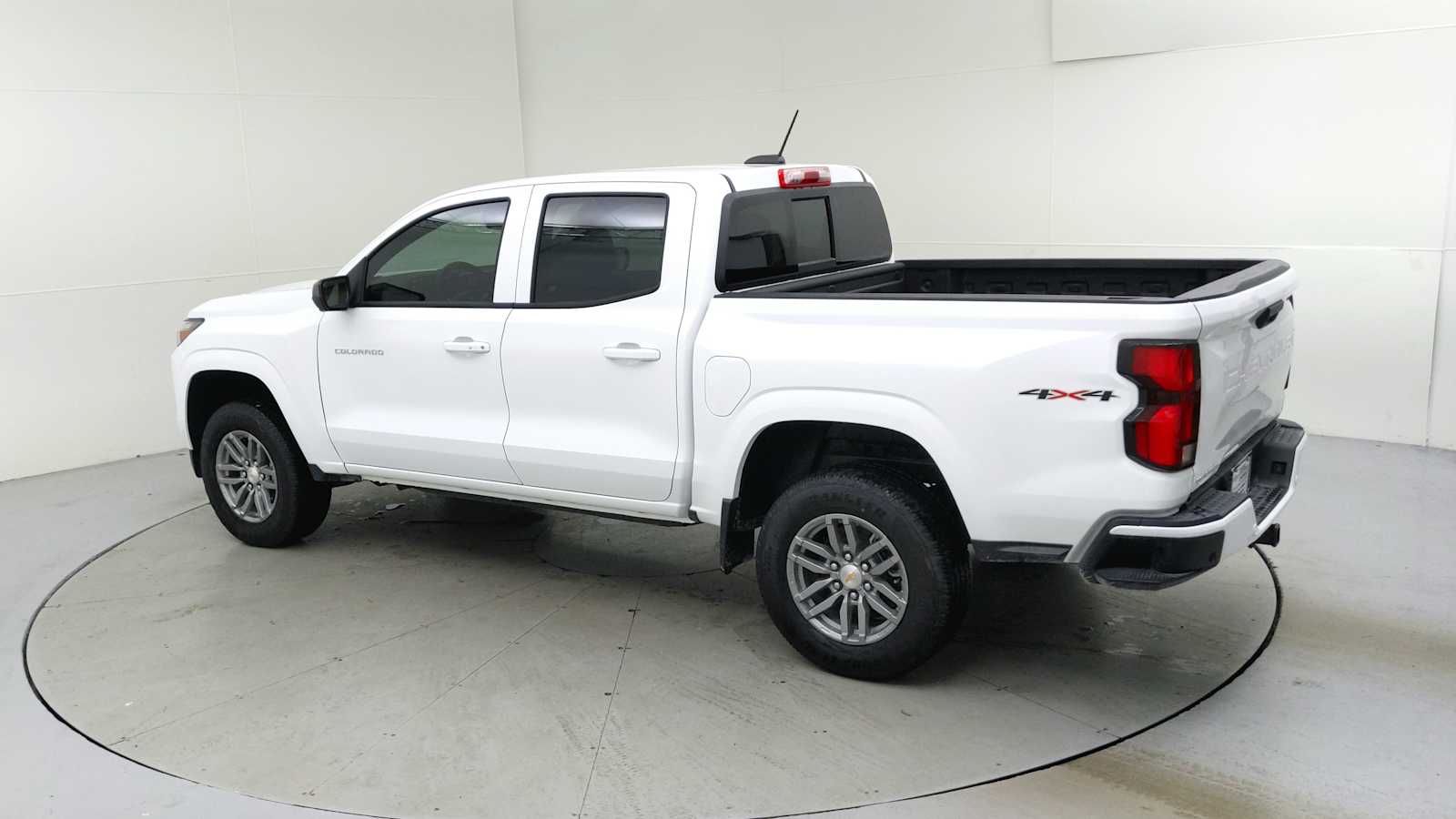 2025 Chevrolet Colorado LT - Photo 7