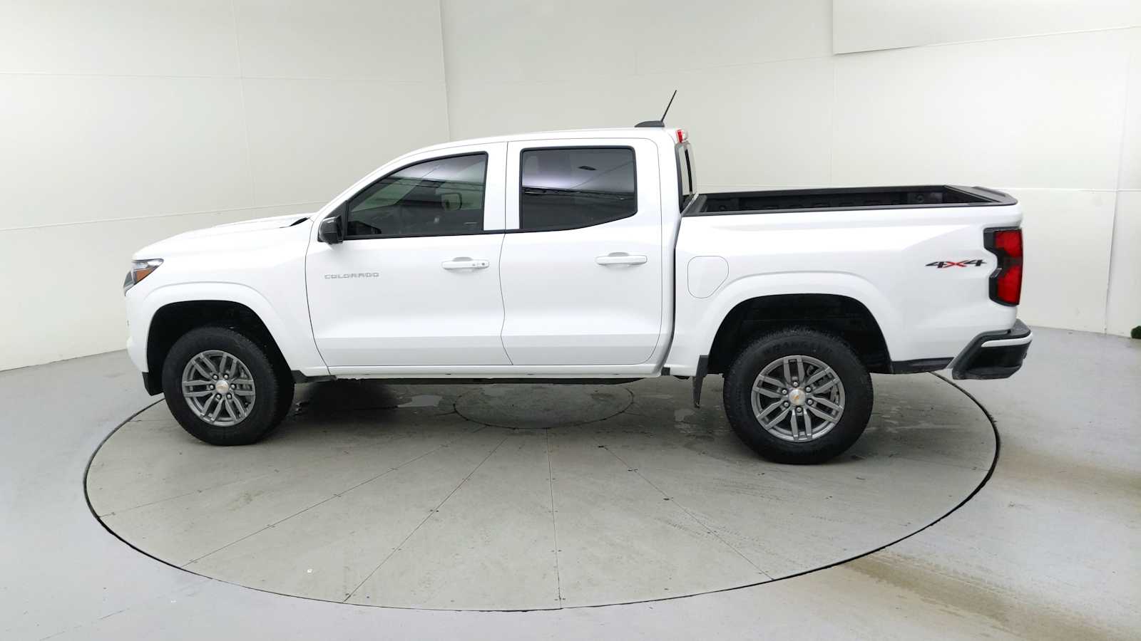 2025 Chevrolet Colorado LT - Photo 6