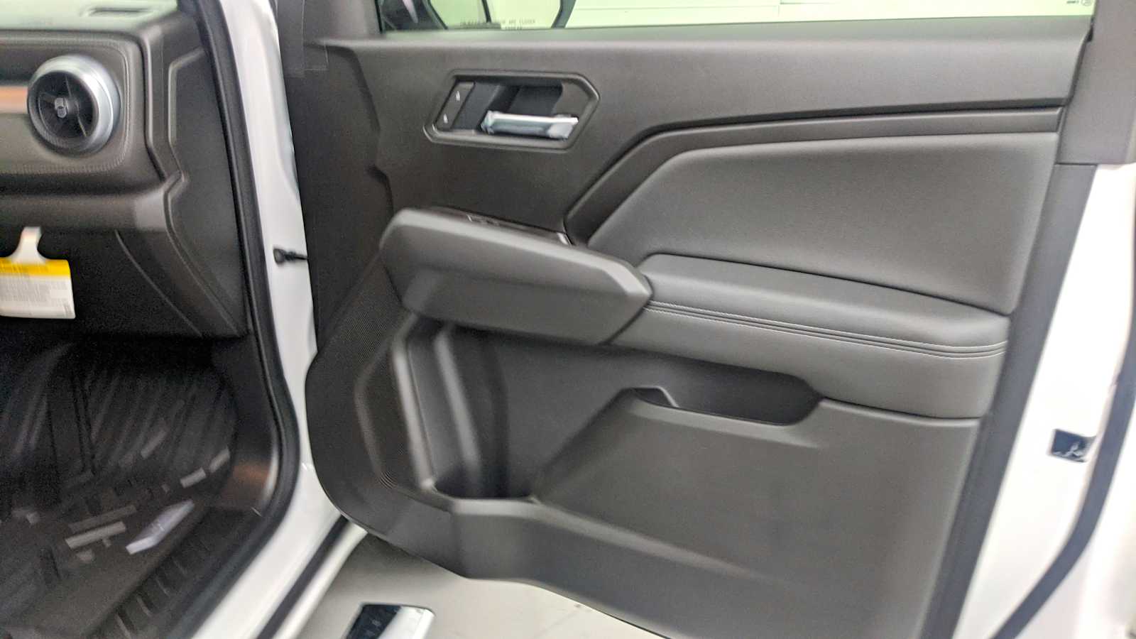 2026 Chevrolet Colorado LT - Photo 29