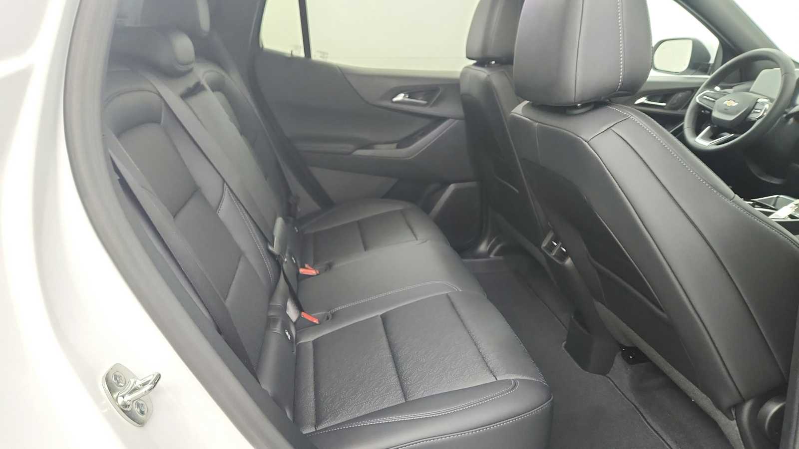 2027 Chevrolet Equinox LT - Photo 27