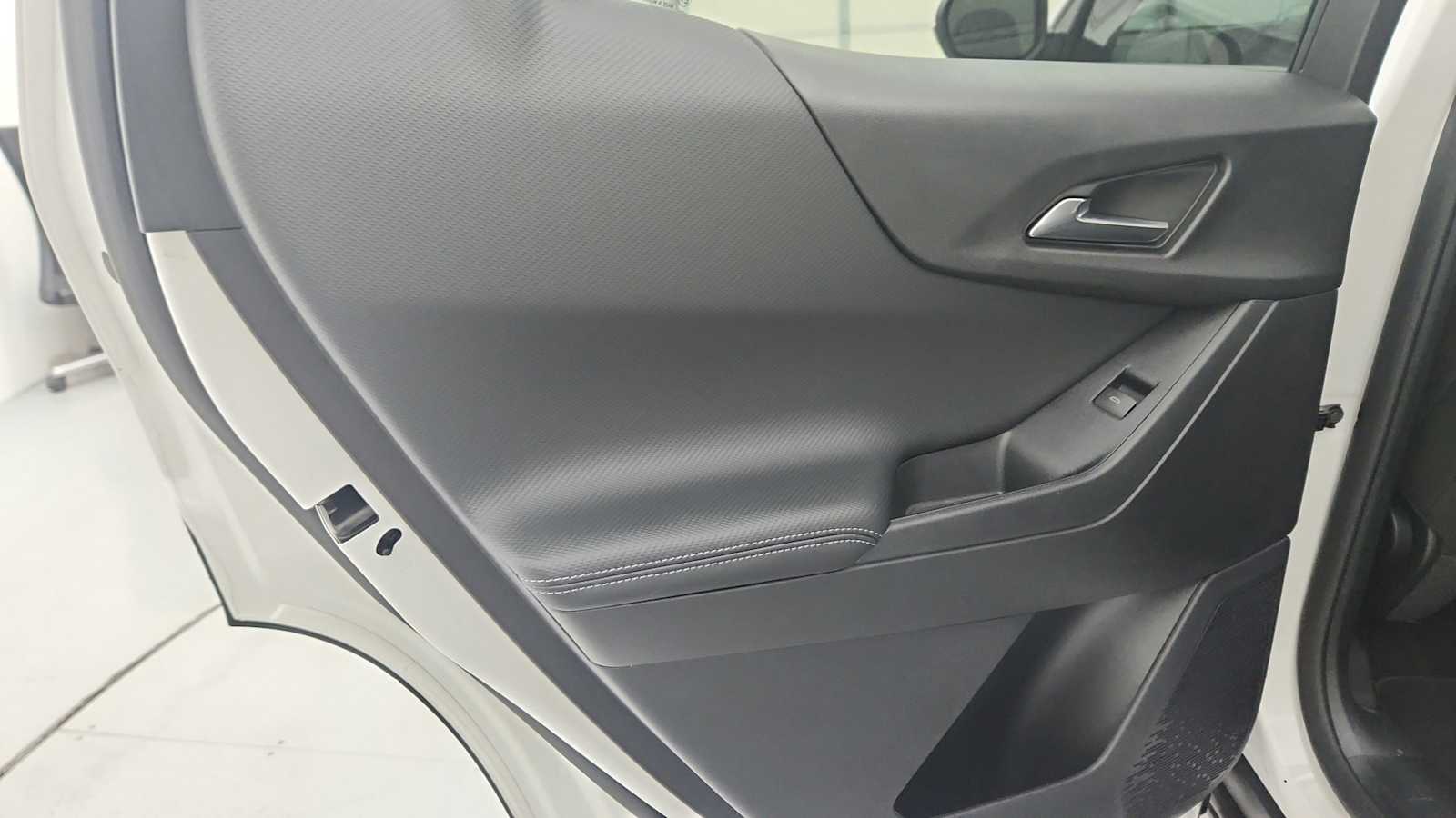 2027 Chevrolet Equinox LT - Photo 23