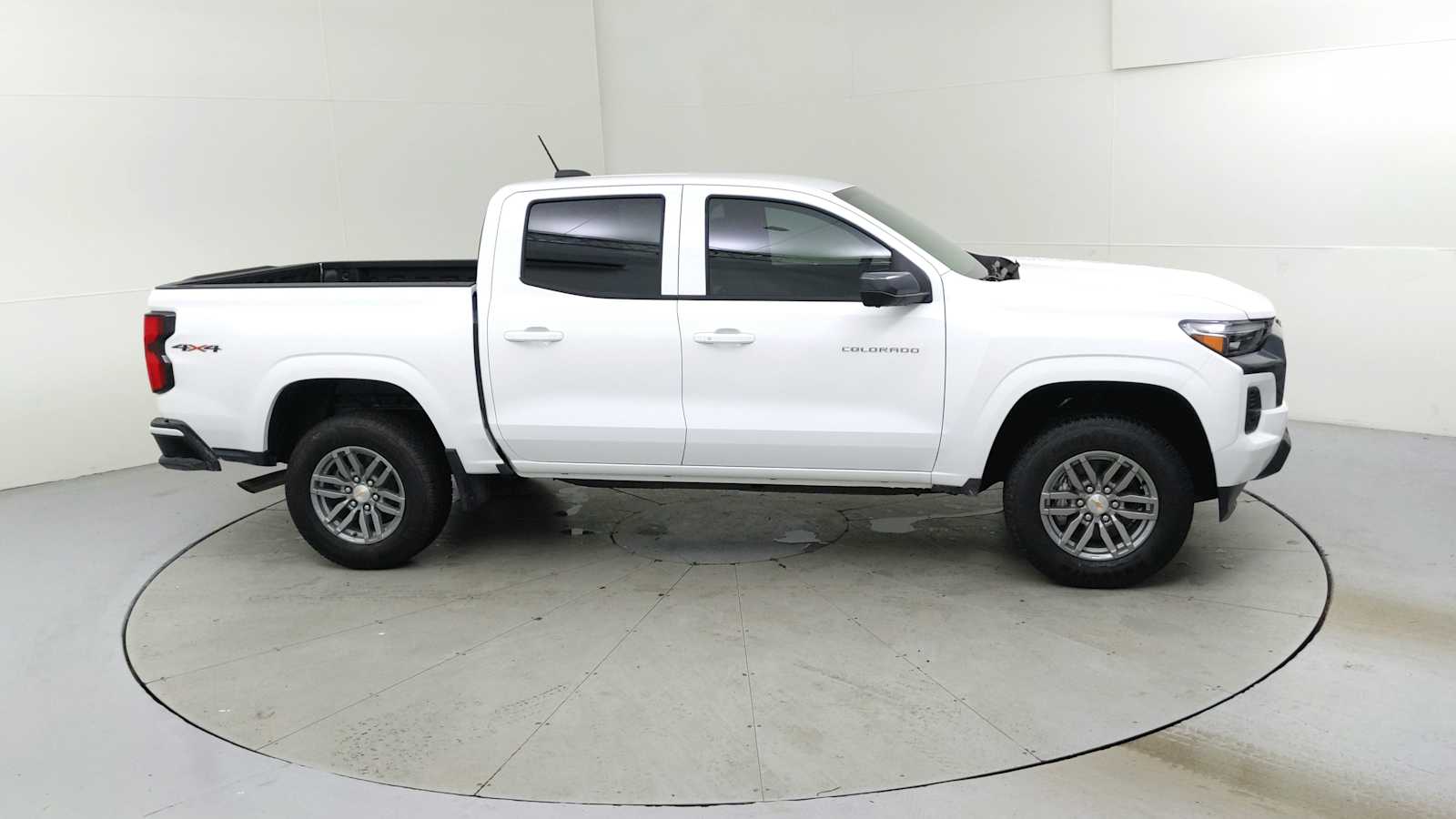 2025 Chevrolet Colorado LT - Photo 12