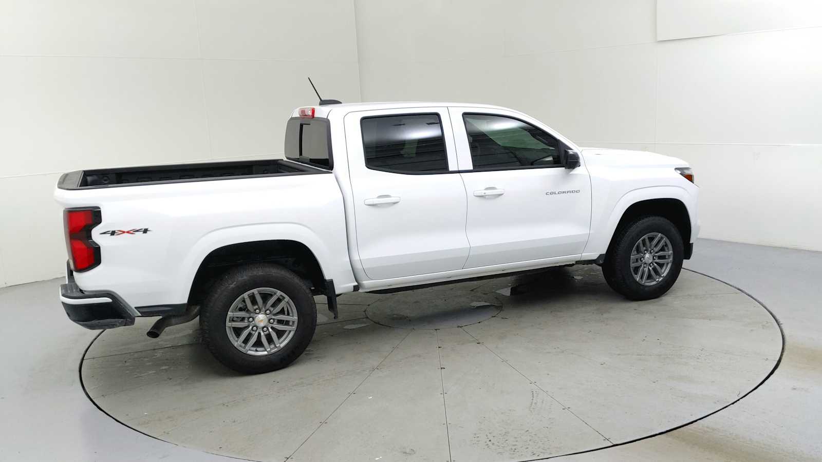 2025 Chevrolet Colorado LT - Photo 11