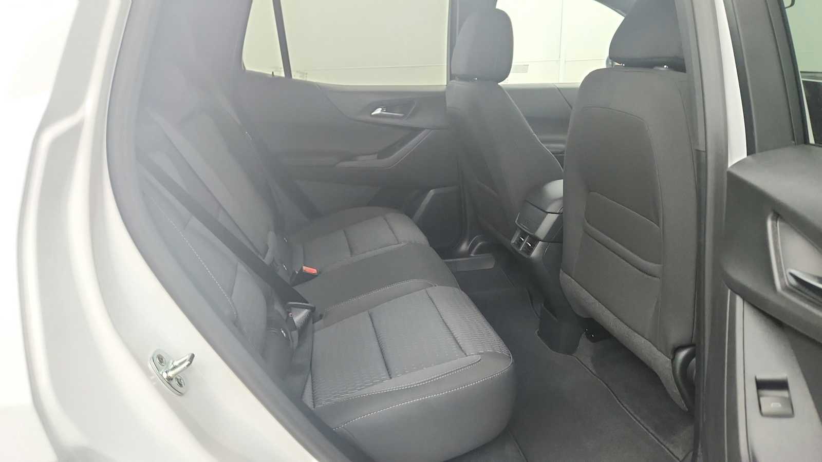 2027 Chevrolet Equinox LT - Photo 27