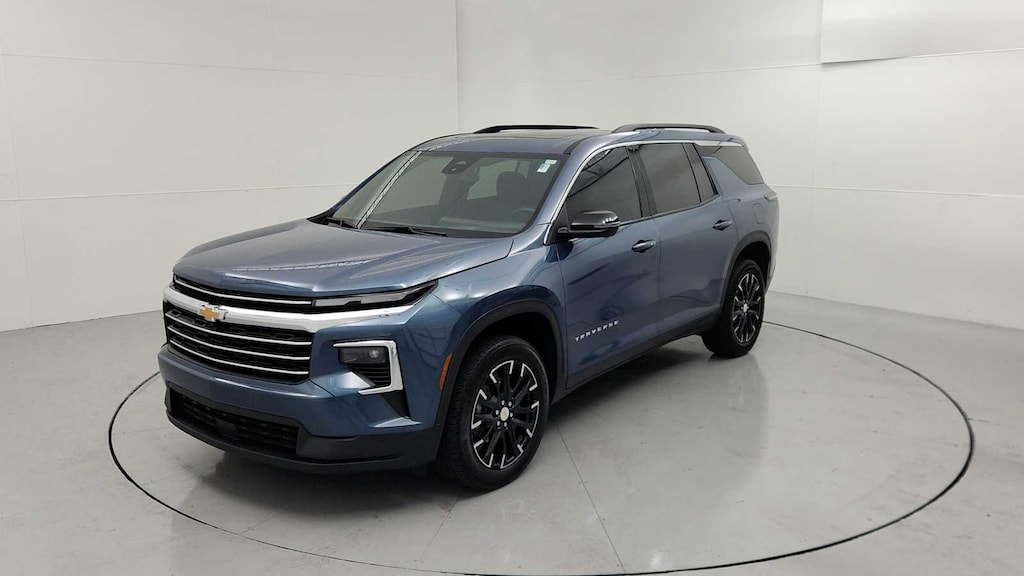 Used 2025 Chevrolet Traverse LT SUV