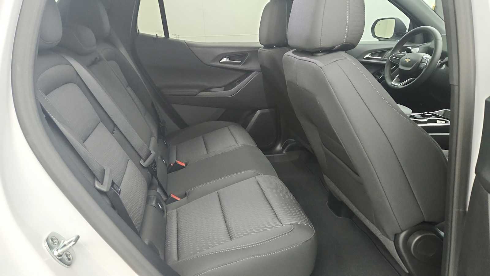 2027 Chevrolet Equinox LT - Photo 28