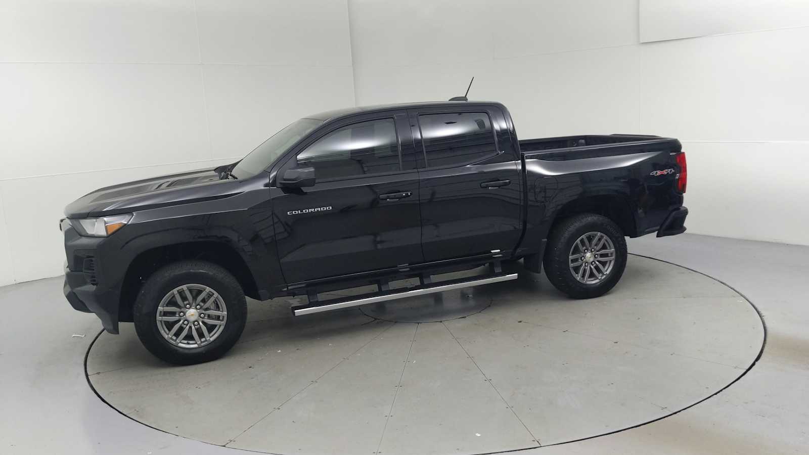 2025 Chevrolet Colorado Work Truck LT photo 4