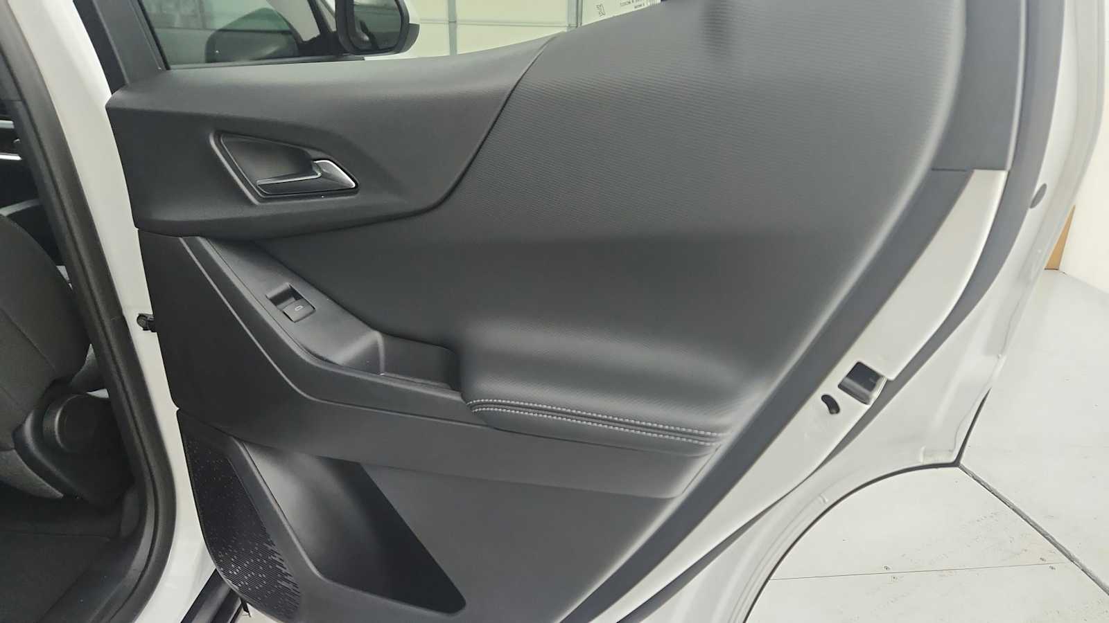 2027 Chevrolet Equinox LT - Photo 29