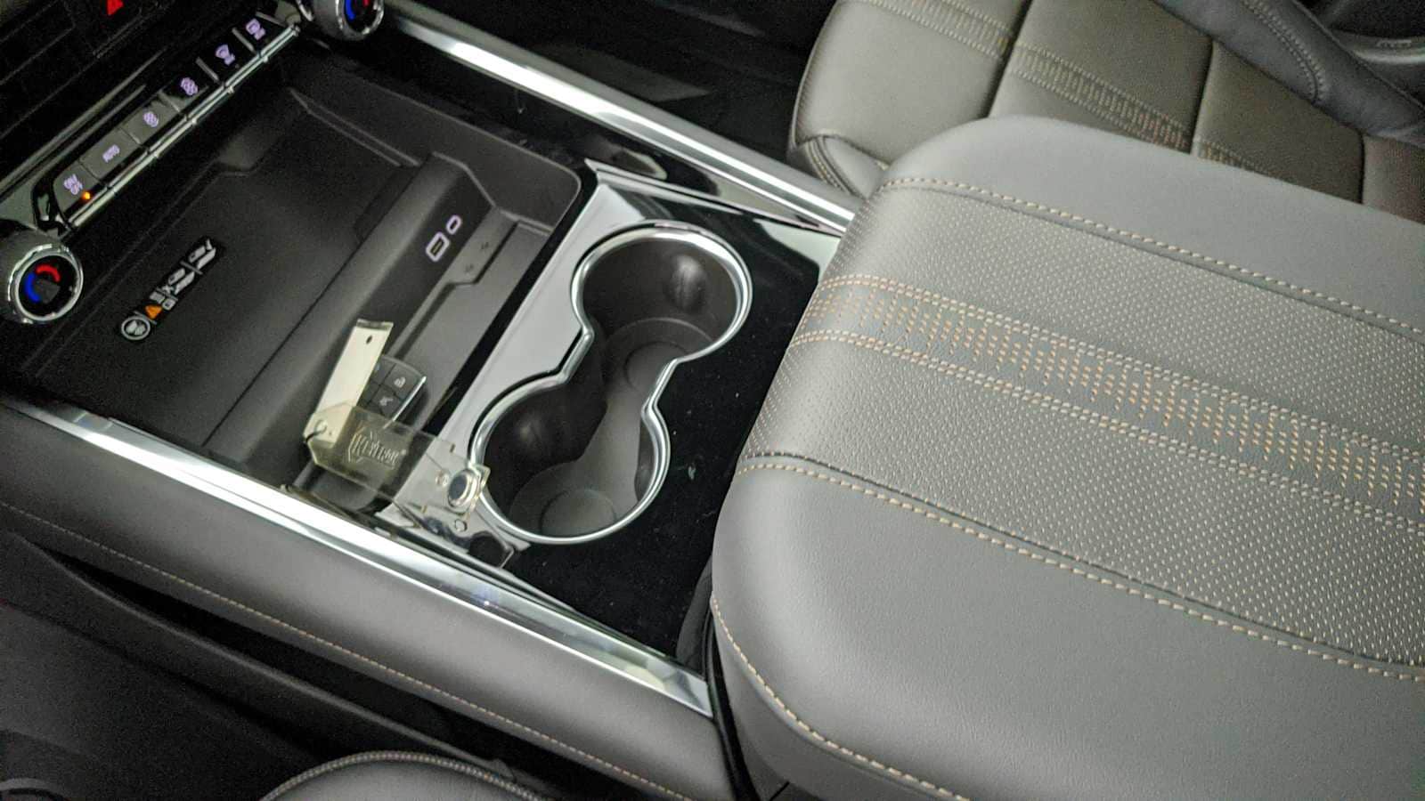 2026 Chevrolet Suburban High Country - Photo 17