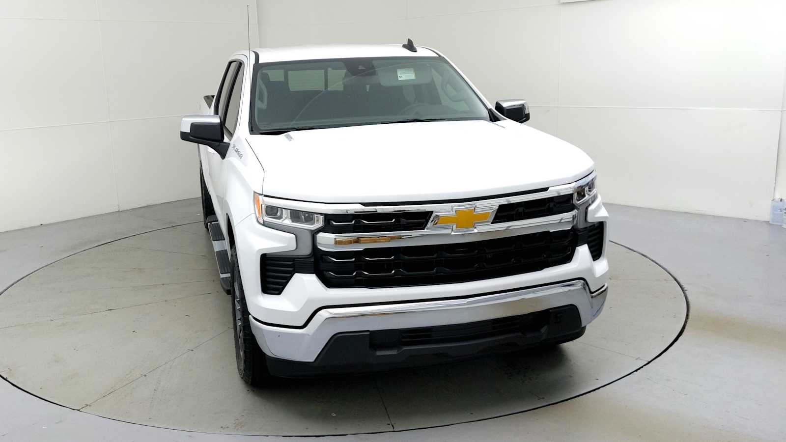 2025 Chevrolet Silverado 1500 LT photo 2