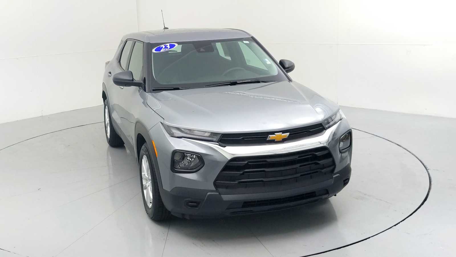 2023 Chevrolet Trailblazer LS photo 2