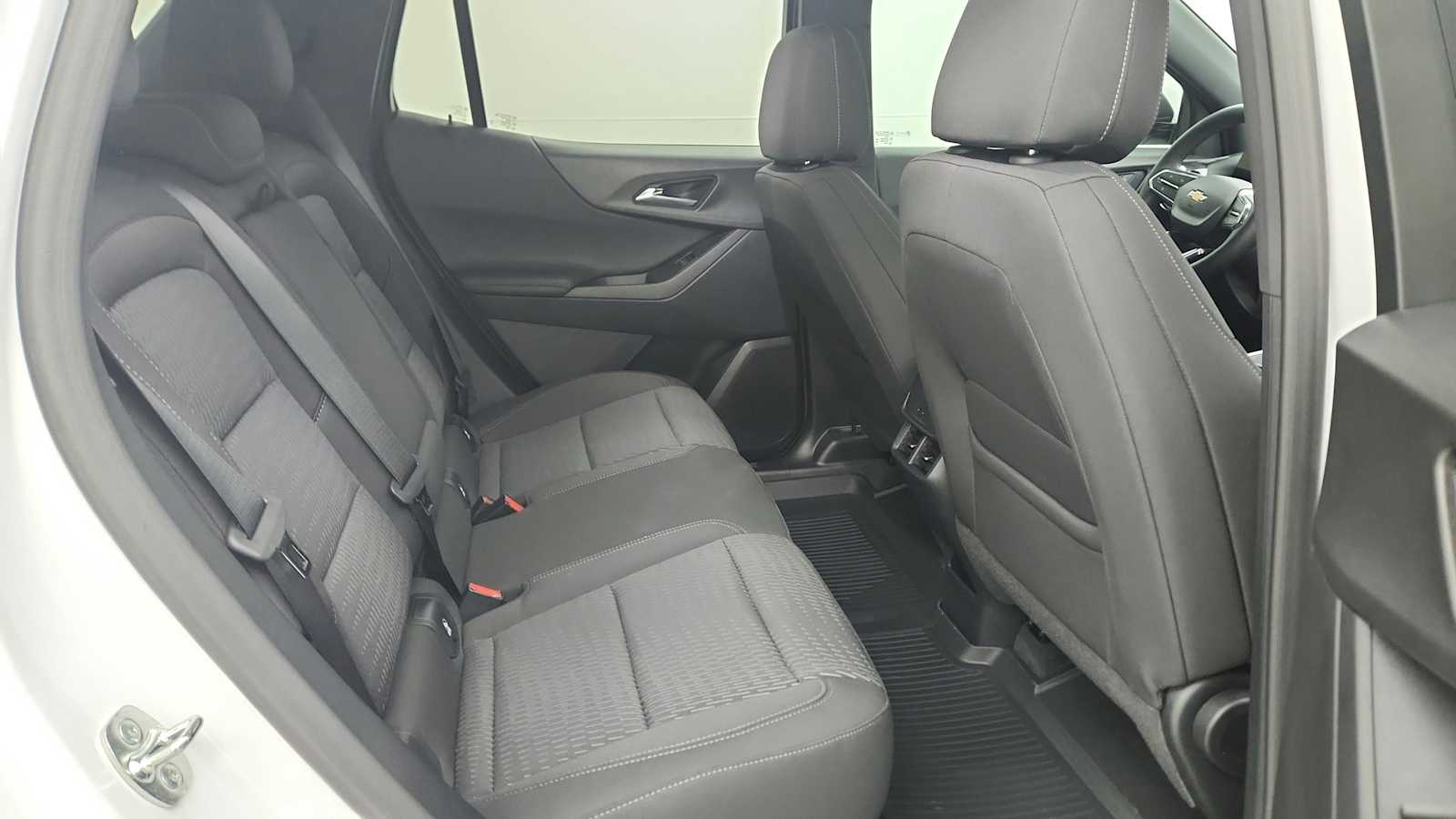 2027 Chevrolet Equinox LT - Photo 28