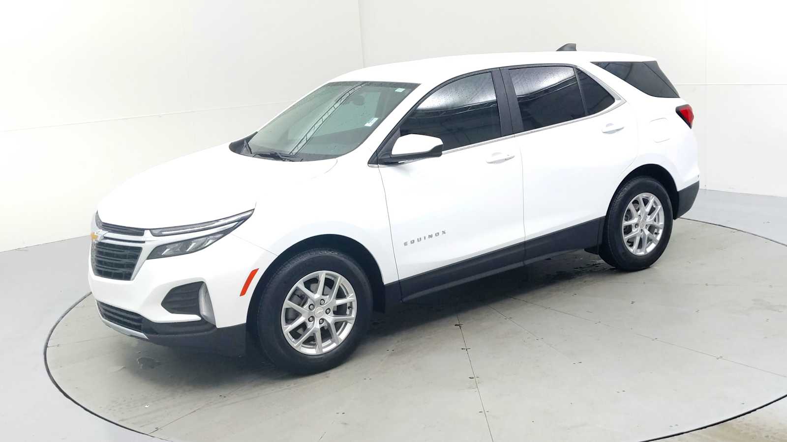 2022 Chevrolet Equinox LT photo 2