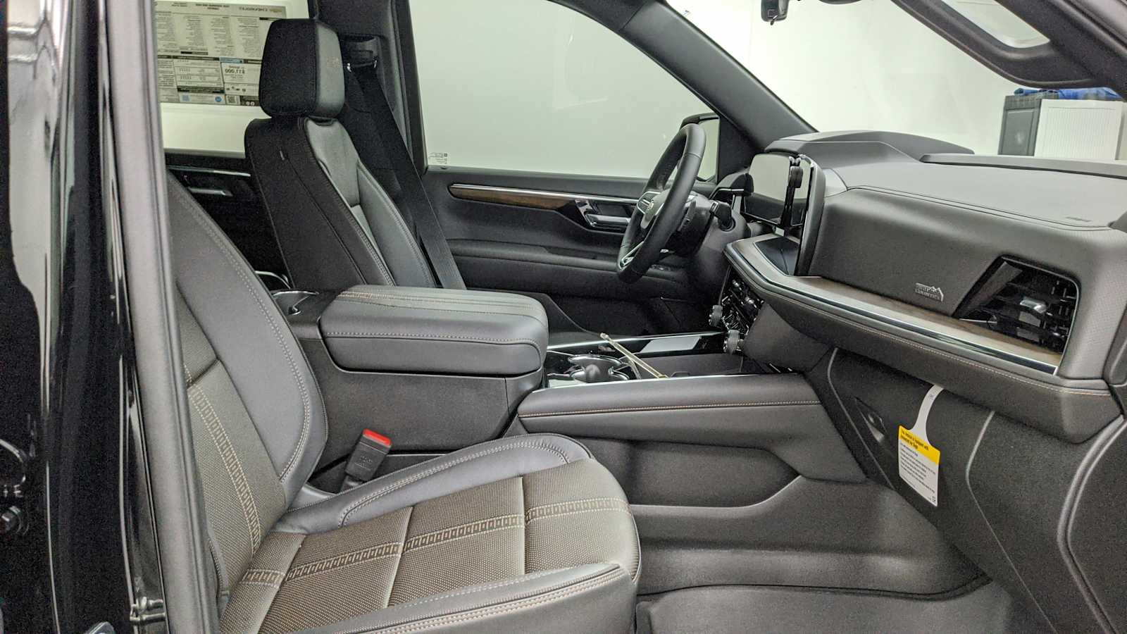 2026 Chevrolet Suburban High Country - Photo 28