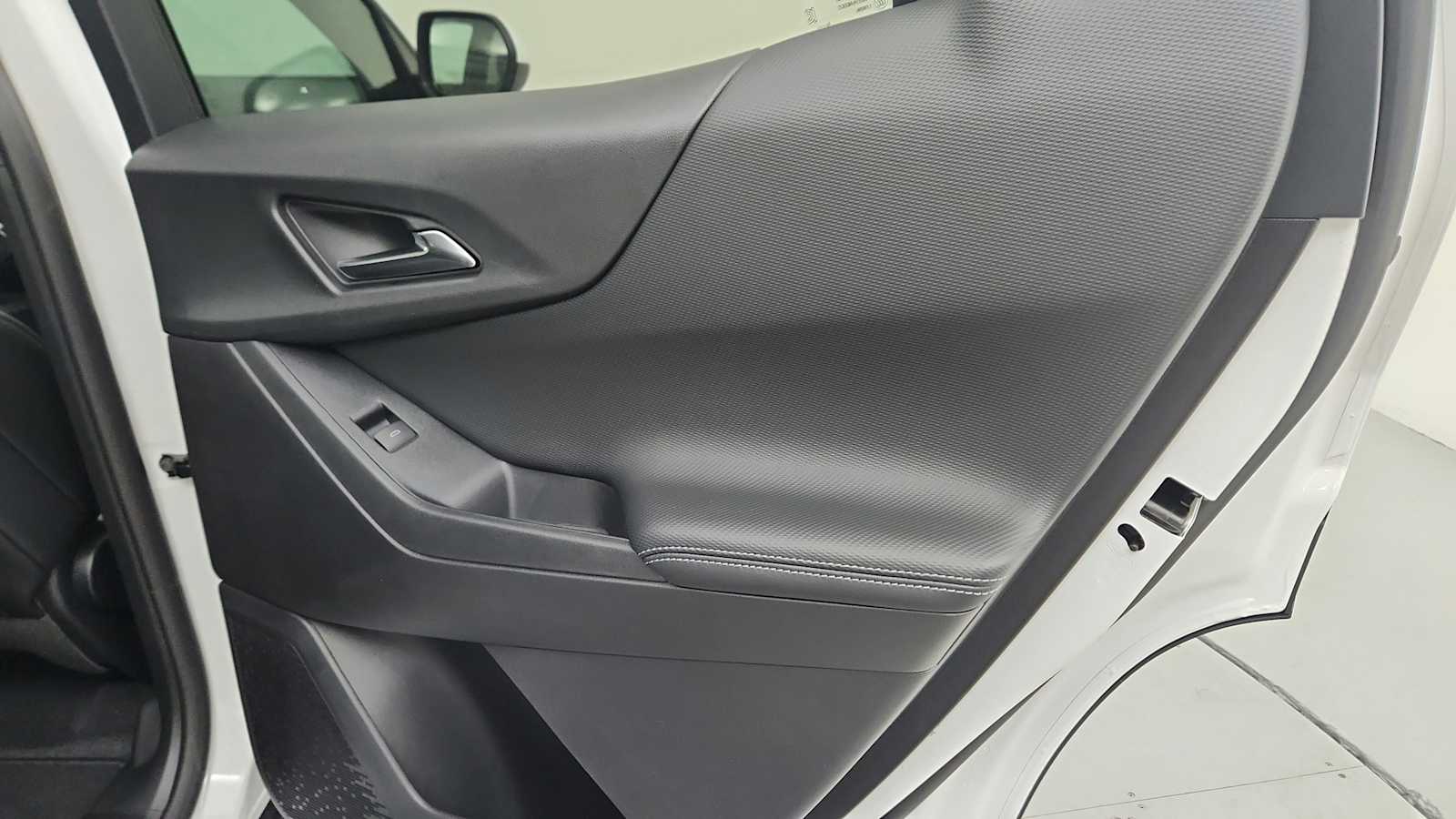 2027 Chevrolet Equinox LT - Photo 28