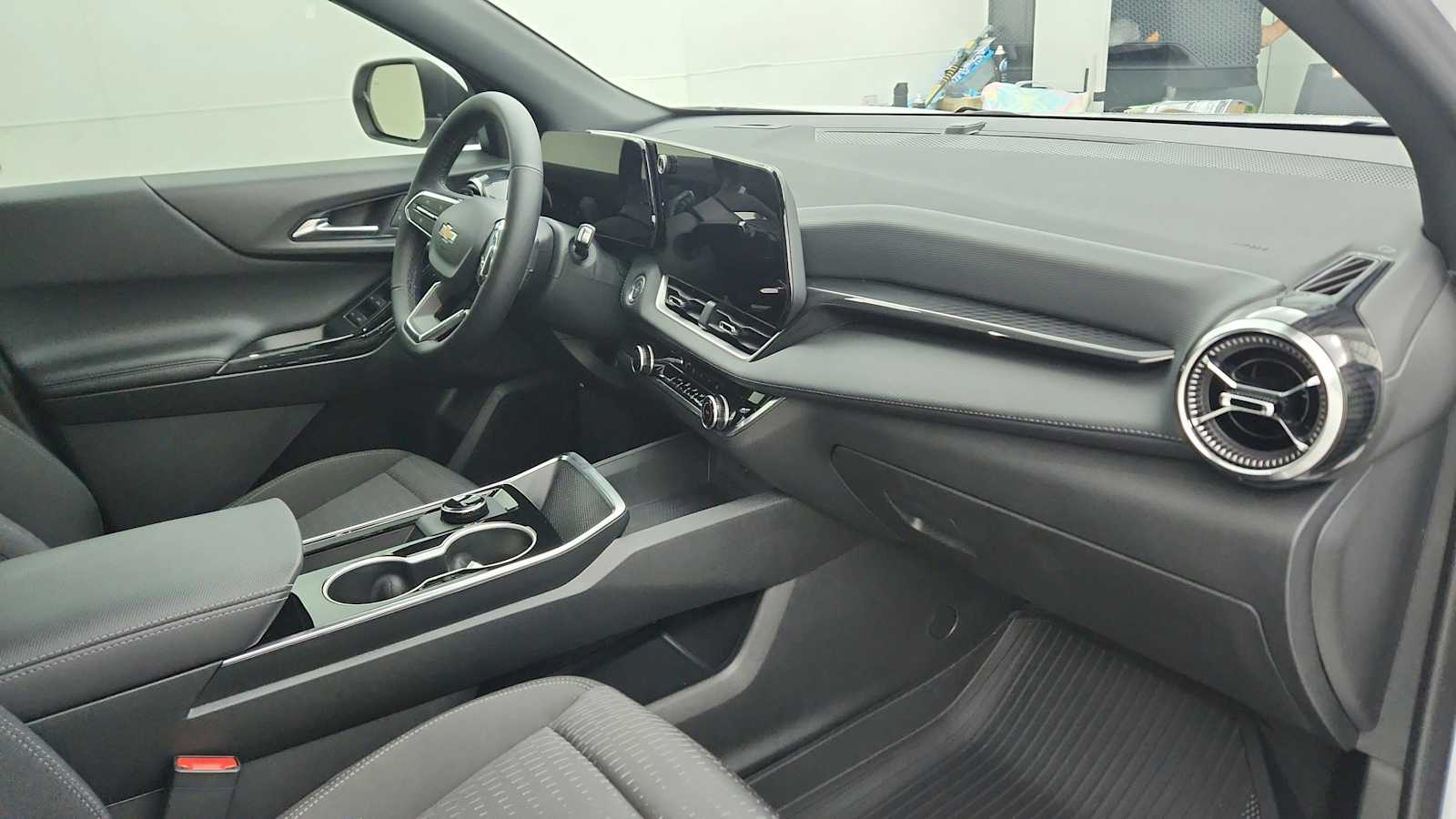 2027 Chevrolet Equinox LT - Photo 25