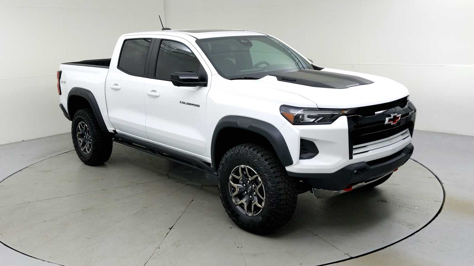 2025 Chevrolet Colorado ZR2 photo 2