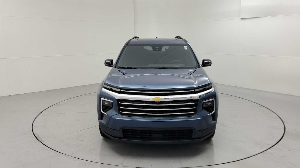 Used 2025 Chevrolet Traverse LT SUV