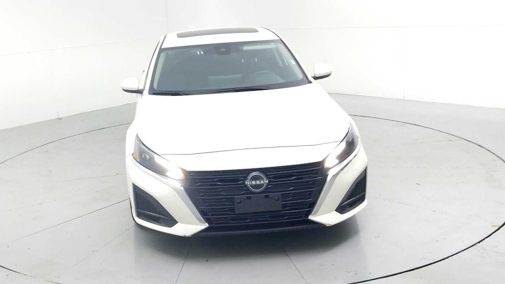 Used 2023 Nissan Altima SV Intelligent AWD Sedan