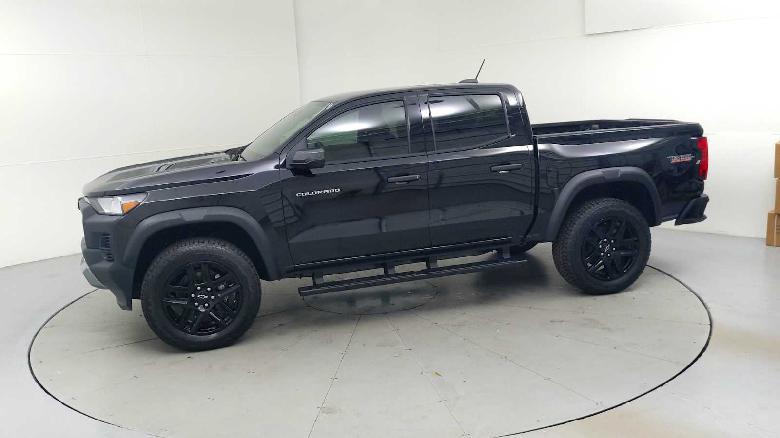 2025 Chevrolet Colorado Trail Boss photo 3