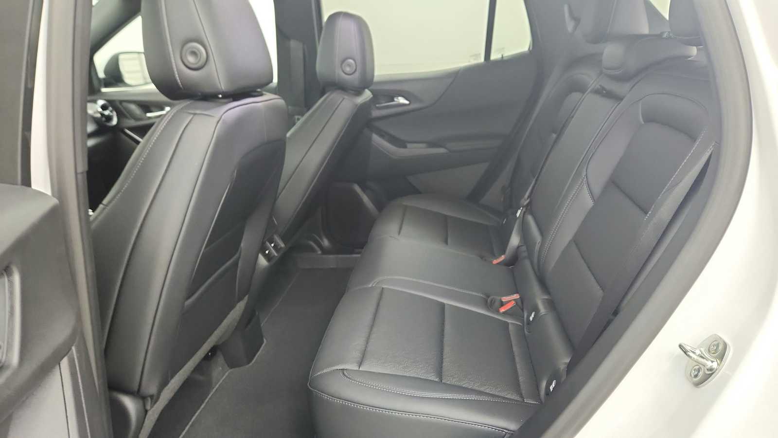 2027 Chevrolet Equinox LT - Photo 21