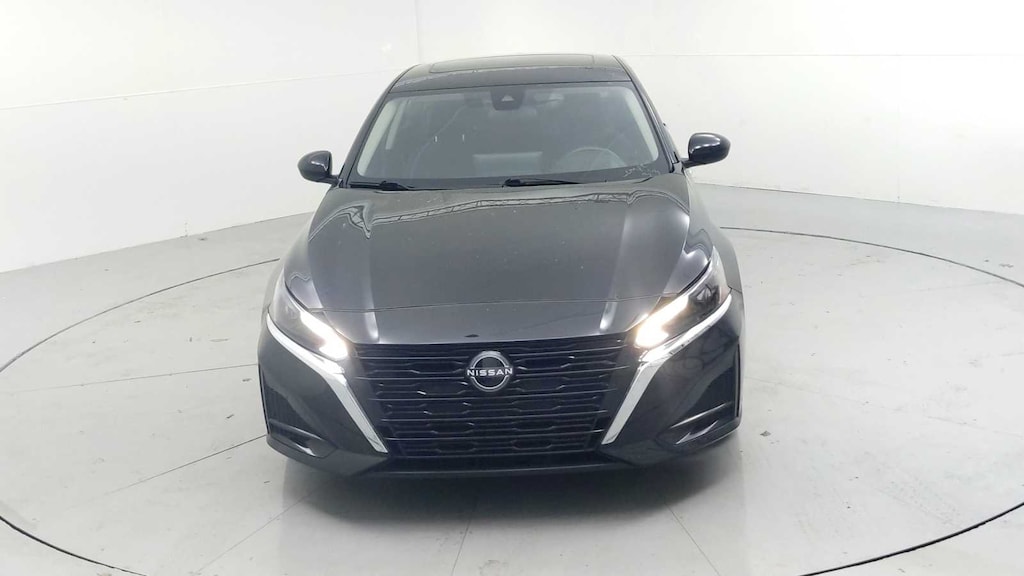 Used 2024 Nissan Altima 2.5 SV Sedan