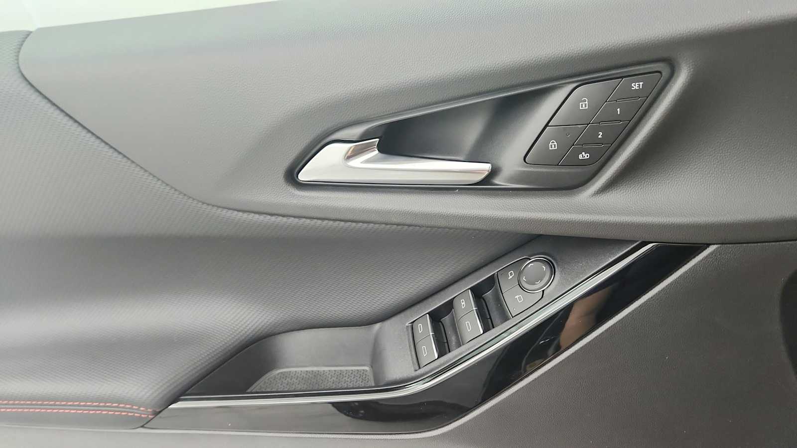 2027 Chevrolet Equinox RS - Photo 21